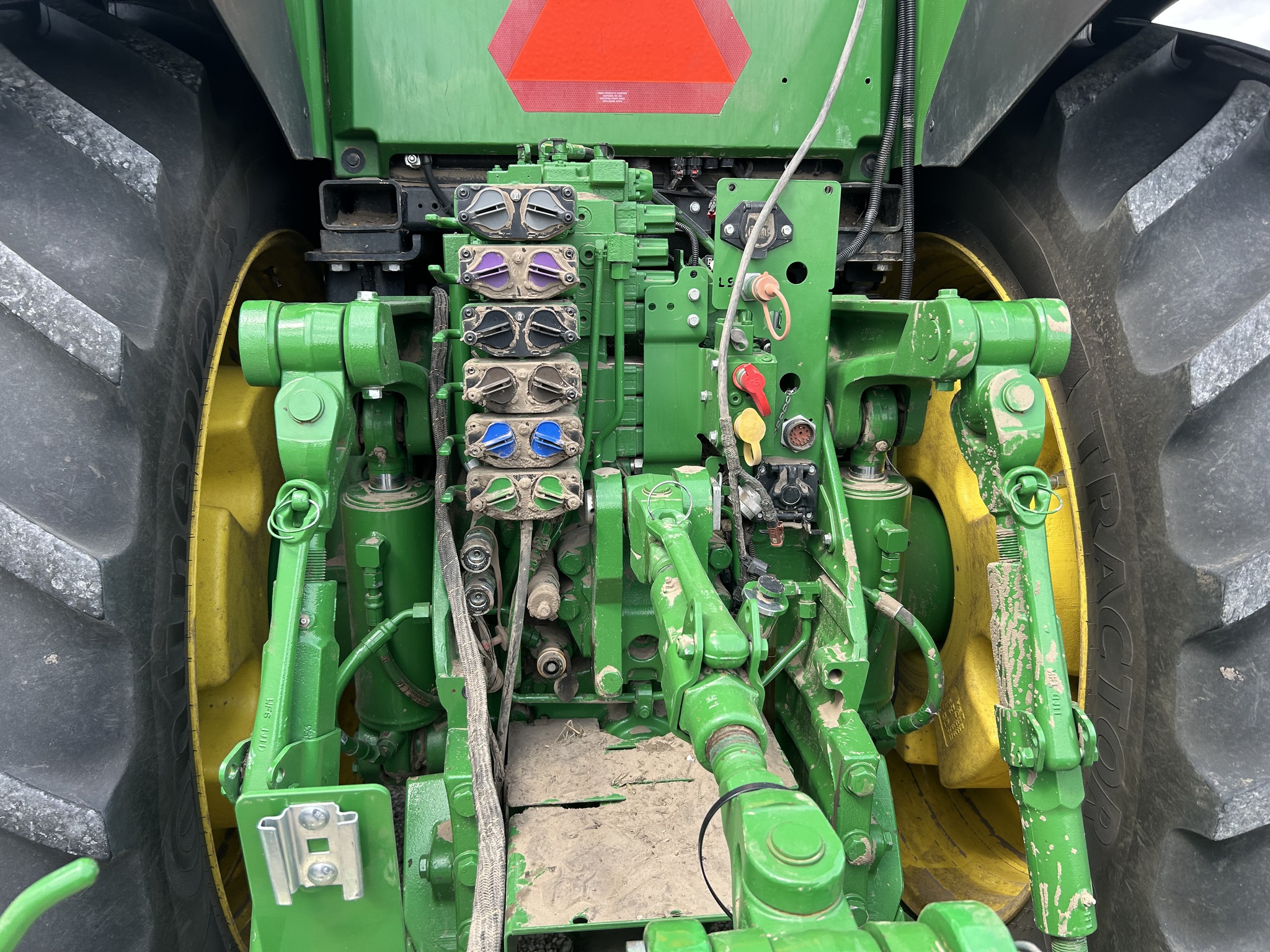  2022 John Deere 8R 370 at Heritage Tractor in Streator, IL