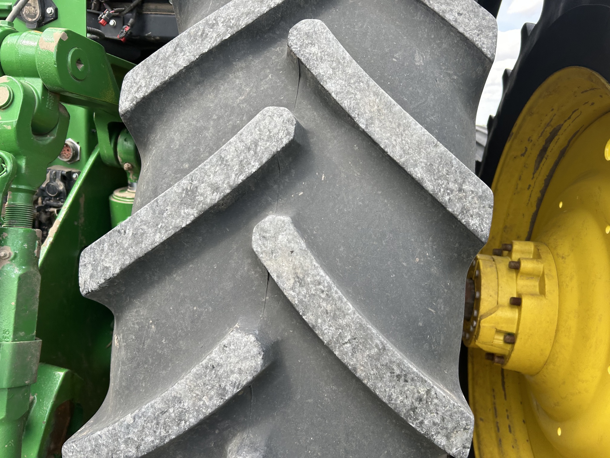  2022 John Deere 8R 370 at Heritage Tractor in Streator, IL