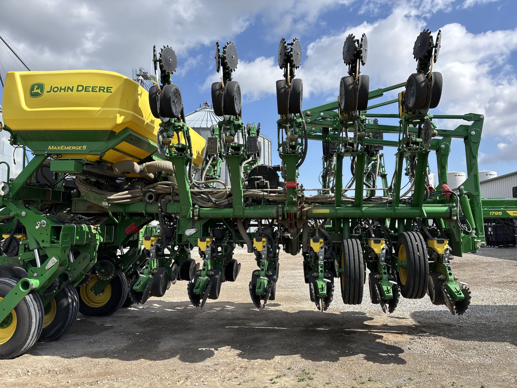 Used 2023 John Deere 1795 Planters: Drawn at Koenig Equipment in Anna, OH - PhotoXL0