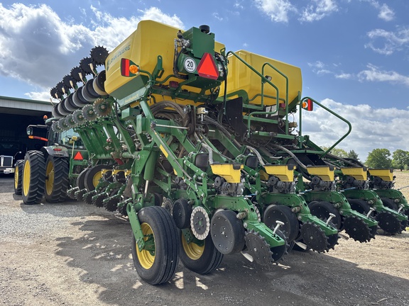 Used 2023 John Deere 1795 Planters: Drawn at Koenig Equipment in Anna, OH - Photo9