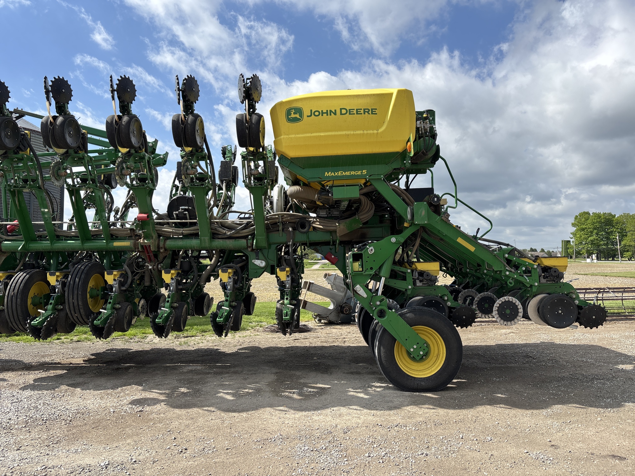 Used 2023 John Deere 1795 Planters: Drawn at Koenig Equipment in Anna, OH - PhotoXL2