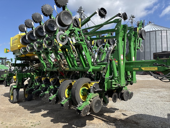 Used 2023 John Deere 1795 Planters: Drawn at Koenig Equipment in Anna, OH - Photo3