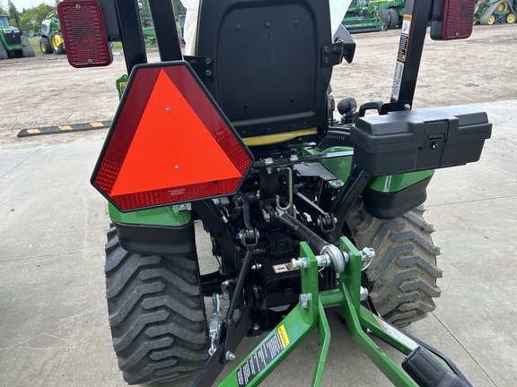 Used 2022 John Deere 1025R Compact Utility Tractors at Horizon Ag & Turf in Warburg, AB - Photo5