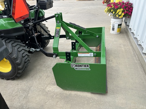 Used 2022 John Deere 1025R Compact Utility Tractors at Horizon Ag & Turf in Warburg, AB - Photo8