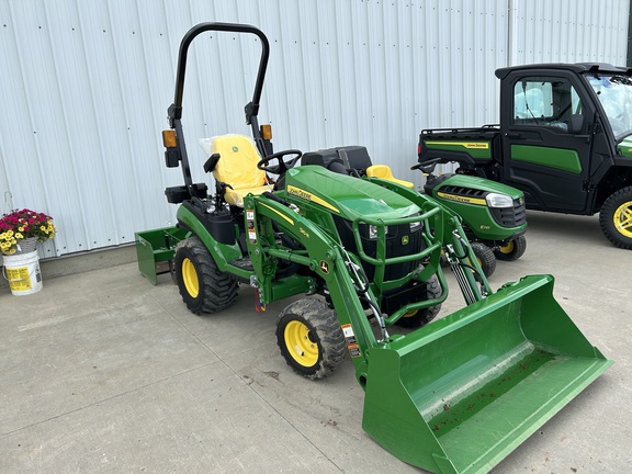 Used 2022 John Deere 1025R Compact Utility Tractors at Horizon Ag & Turf in Warburg, AB - Photo2