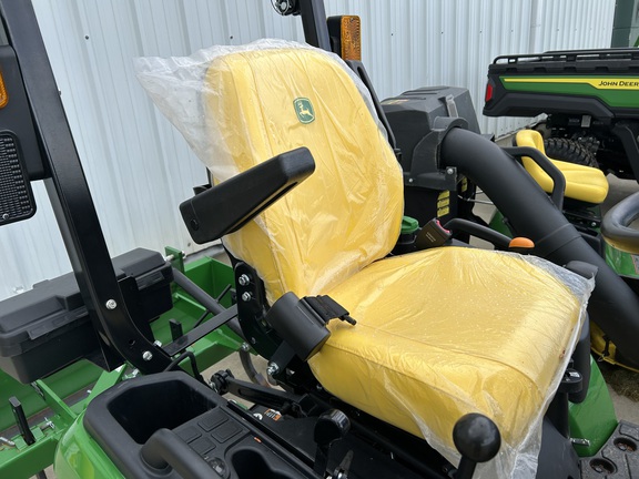 Used 2022 John Deere 1025R Compact Utility Tractors at Horizon Ag & Turf in Warburg, AB - Photo7