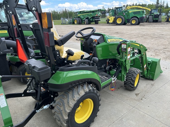 Used 2022 John Deere 1025R Compact Utility Tractors at Horizon Ag & Turf in Warburg, AB - Photo3