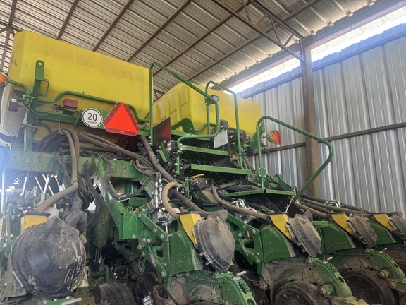 Photo of 2022 John Deere 1795