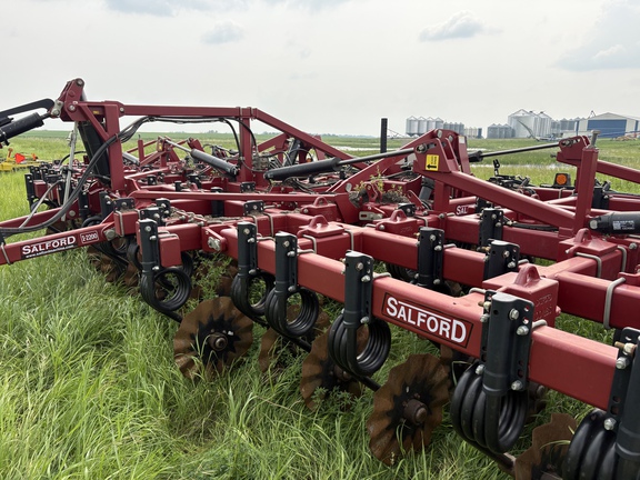 Used 2015 Salford I-2241 Vertical Tillage at Horizon Ag & Turf in Vermilion, AB - Photo8