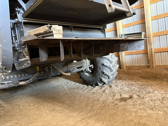 Used 2014 Massey Ferguson 9560 Combines at Horizon Ag & Turf in Vermilion, AB - Photo2
