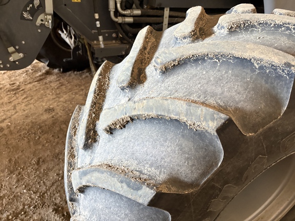 Used 2014 Massey Ferguson 9560 Combines at Horizon Ag & Turf in Vermilion, AB - Photo5