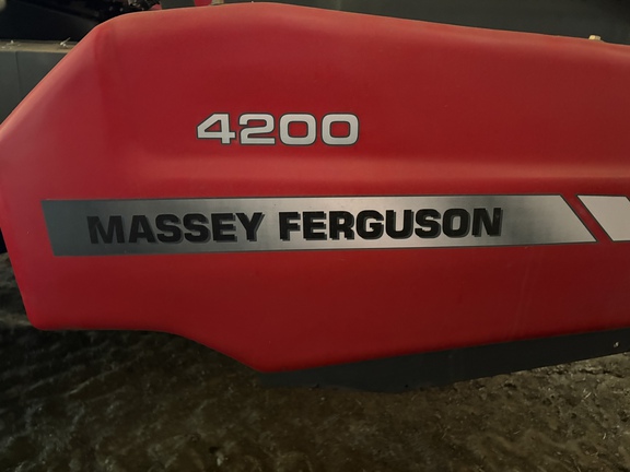 Used 2014 Massey Ferguson 9560 Combines at Horizon Ag & Turf in Vermilion, AB - Photo6