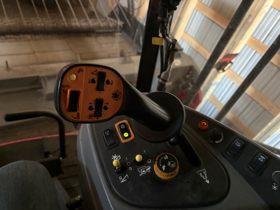 Used 2014 Massey Ferguson 9560 Combines at Horizon Ag & Turf in Vermilion, AB - Photo21