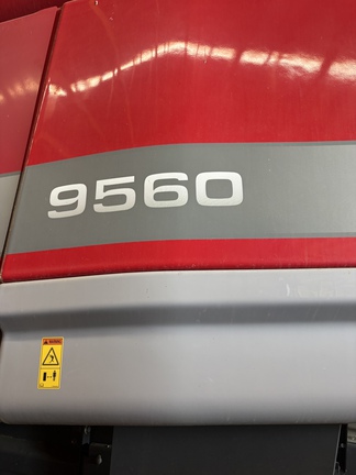 Used 2014 Massey Ferguson 9560 Combines at Horizon Ag & Turf in Vermilion, AB - Photo27