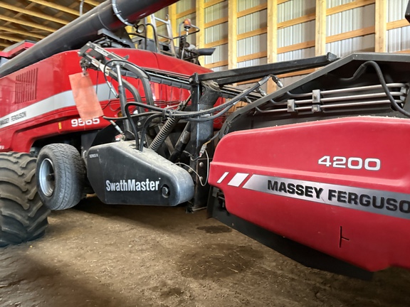 Used 2014 Massey Ferguson 9560 Combines at Horizon Ag & Turf in Vermilion, AB - Photo30