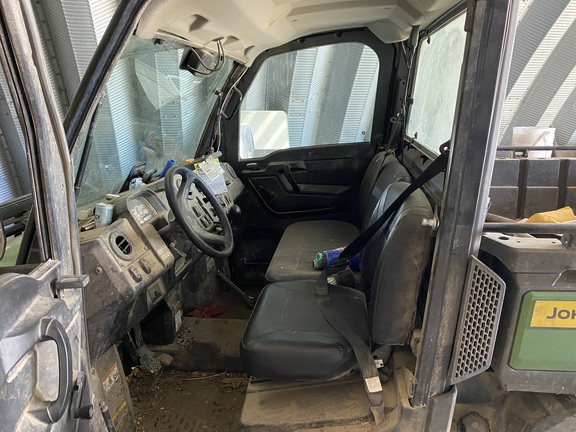 2025 John Deere XUV 845M - Photo14