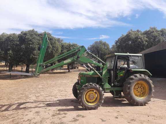John Deere 2140