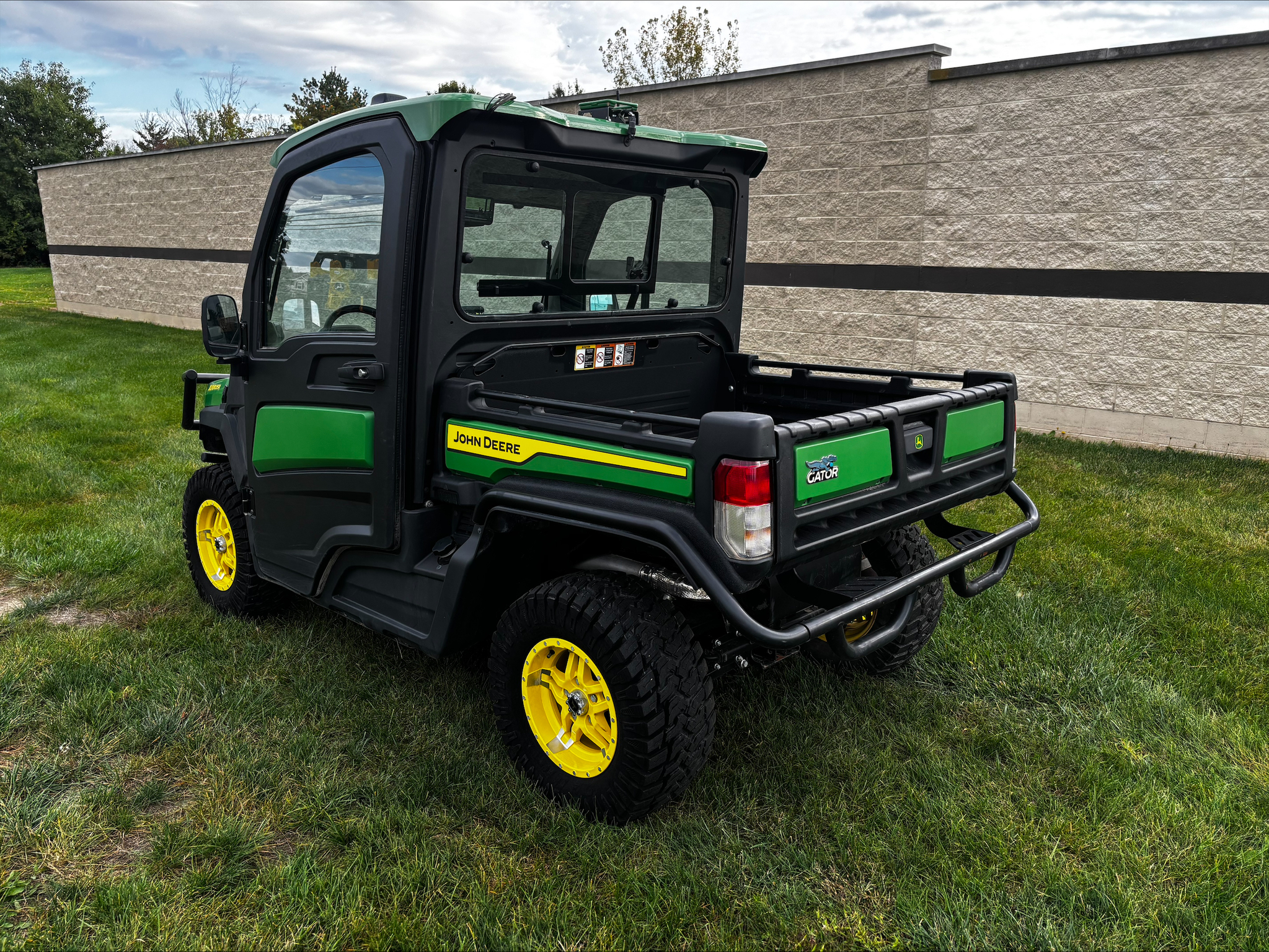 Used 2024 John Deere XUV835R Signature Edition ATVs & Gators at Koenig Equipment in Tipp City, OH - PhotoXL2