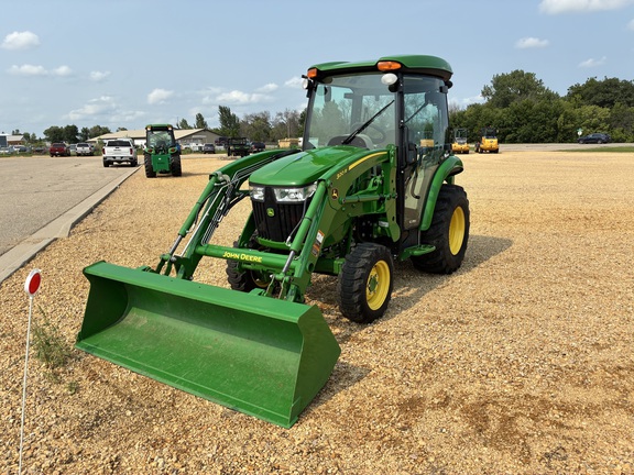 John Deere 3046R