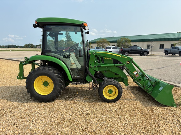 2022 John Deere 3046R - Photo4