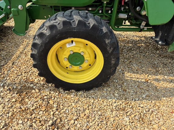 2022 John Deere 3046R - Photo9