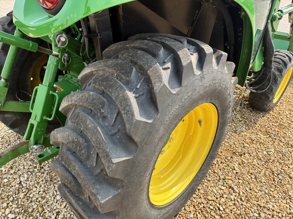 2022 John Deere 3046R - Photo15