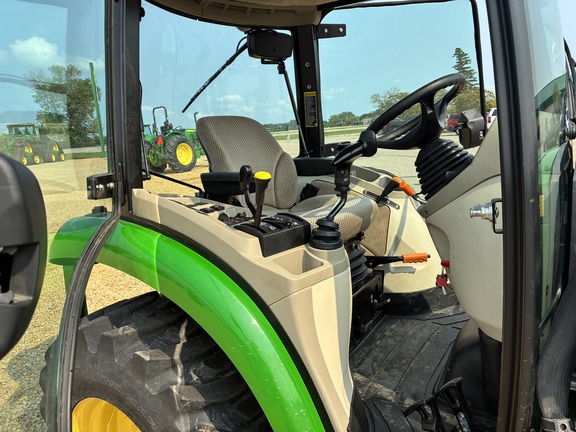 2022 John Deere 3046R - Photo30