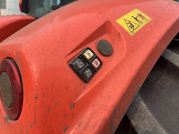 Used 2019 Kubota M7-172 Row Crop Tractors at Horizon Ag & Turf in Lloydminster, AB - Photo3