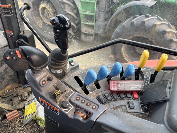 Used 2019 Kubota M7-172 Row Crop Tractors at Horizon Ag & Turf in Lloydminster, AB - Photo9