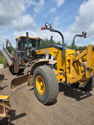 Photo of 2016 John Deere 770G