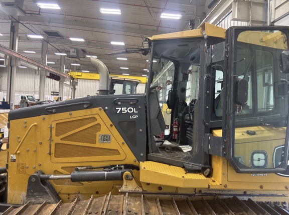 2021 John Deere 750L