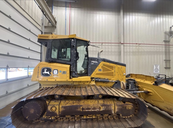 2021 John Deere 750L