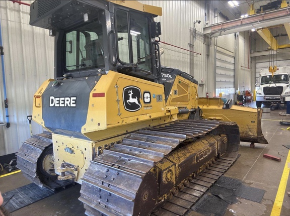 2021 John Deere 750L