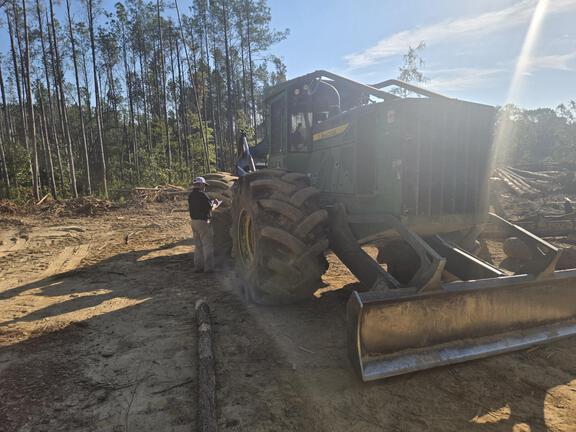 2023 John Deere 648L-II