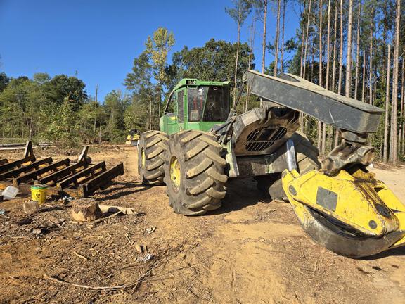 2023 John Deere 648L-II
