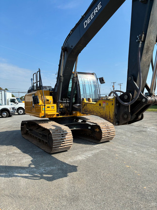 2023 John Deere 160G LC