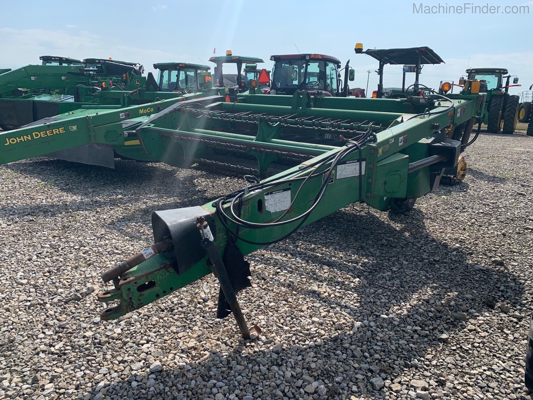 1998 John Deere 820 Image 2