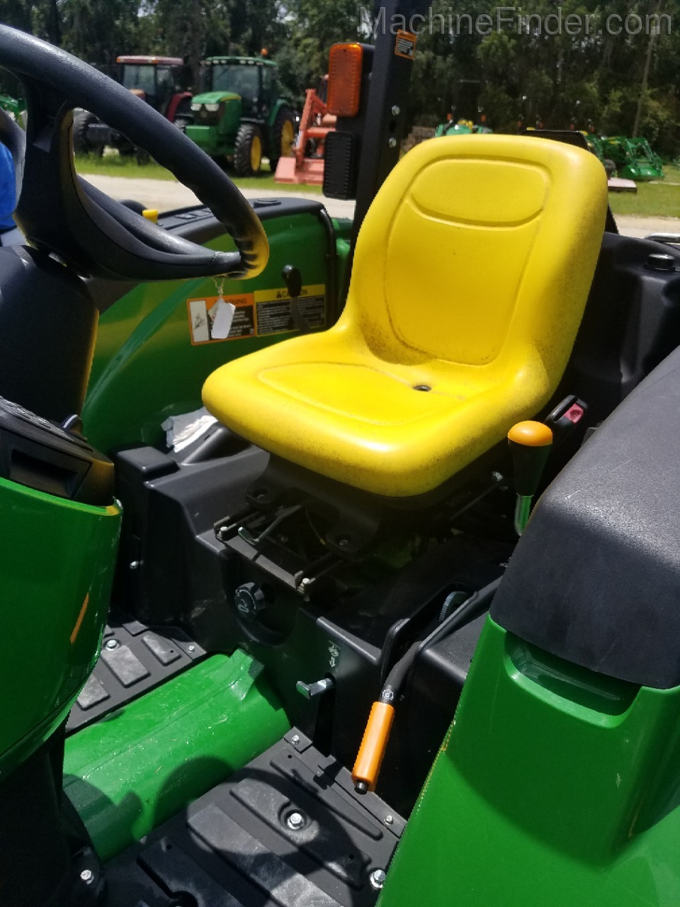2020 John Deere 4052M Image 2