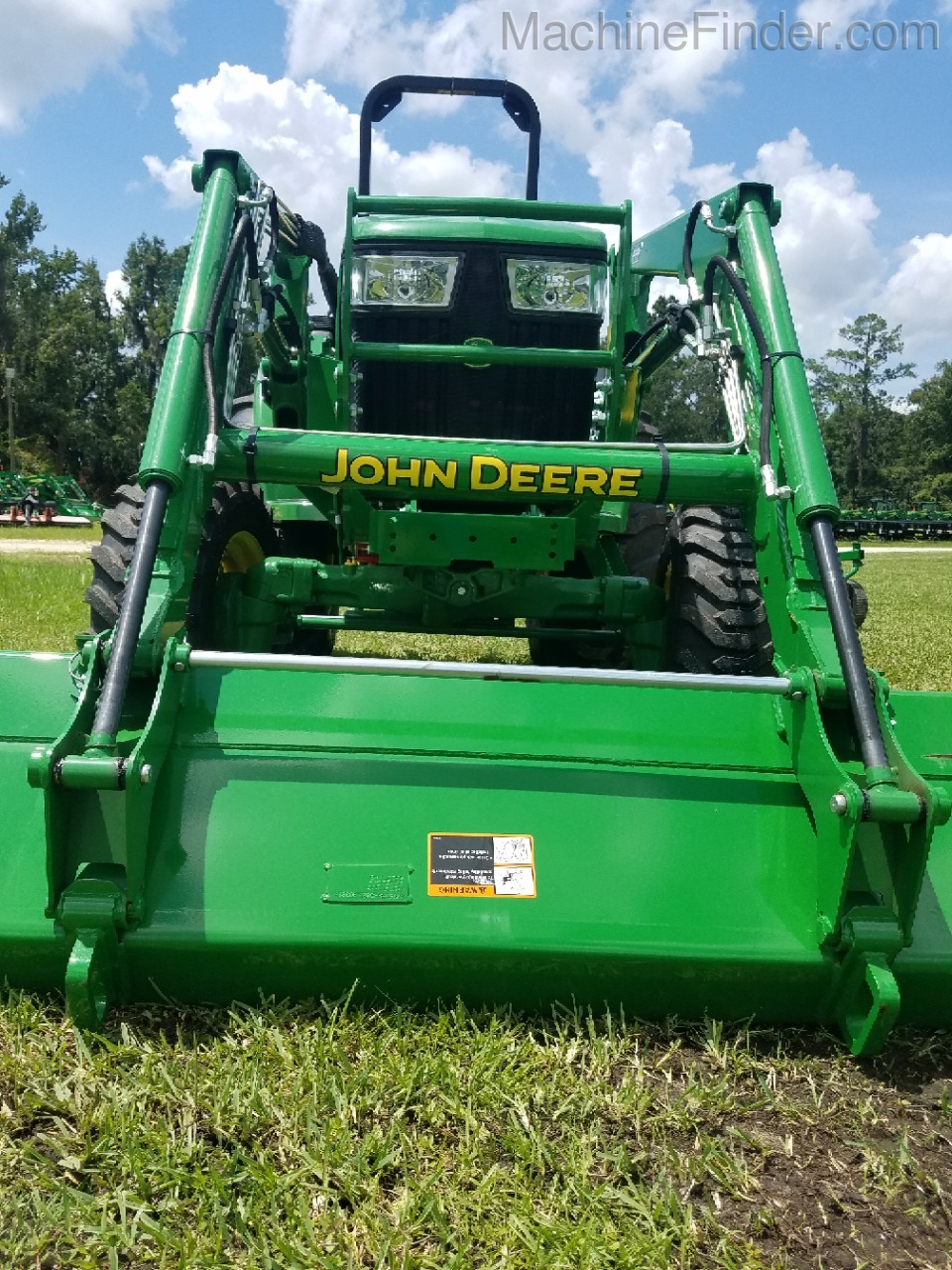 2020 John Deere 4052M Image 3