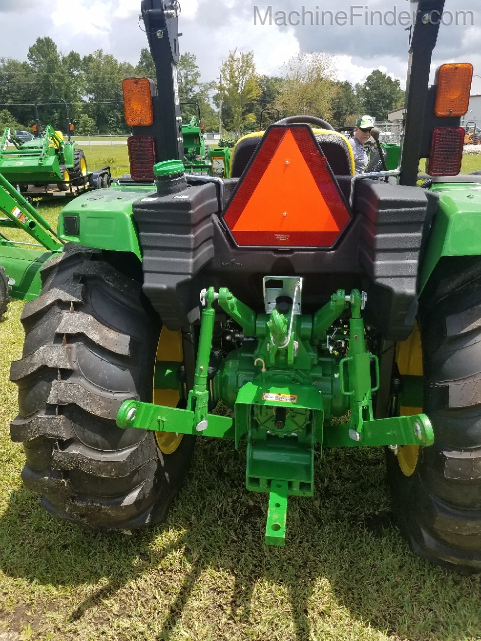 2020 John Deere 4052M Image 4
