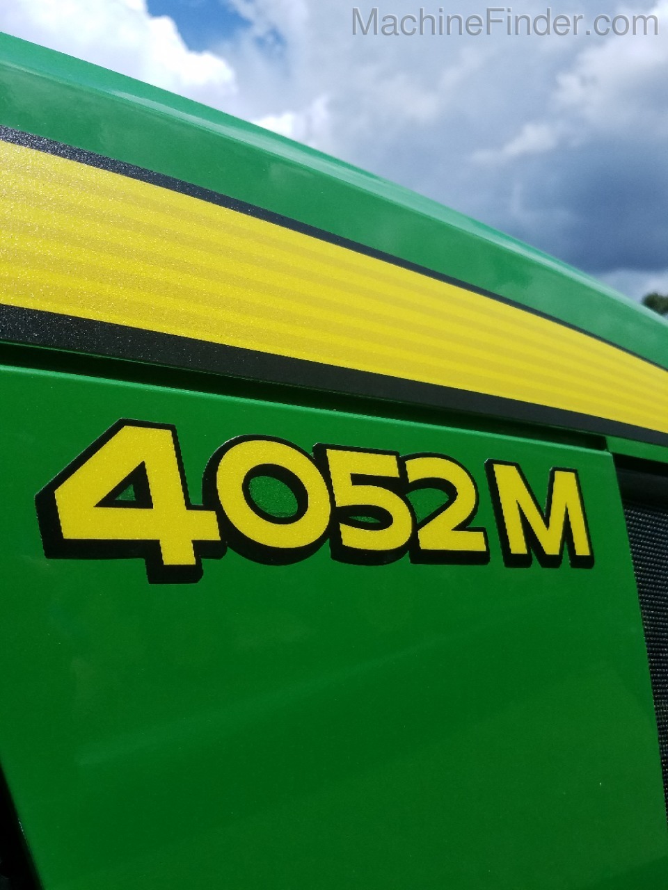 2020 John Deere 4052M Image 5