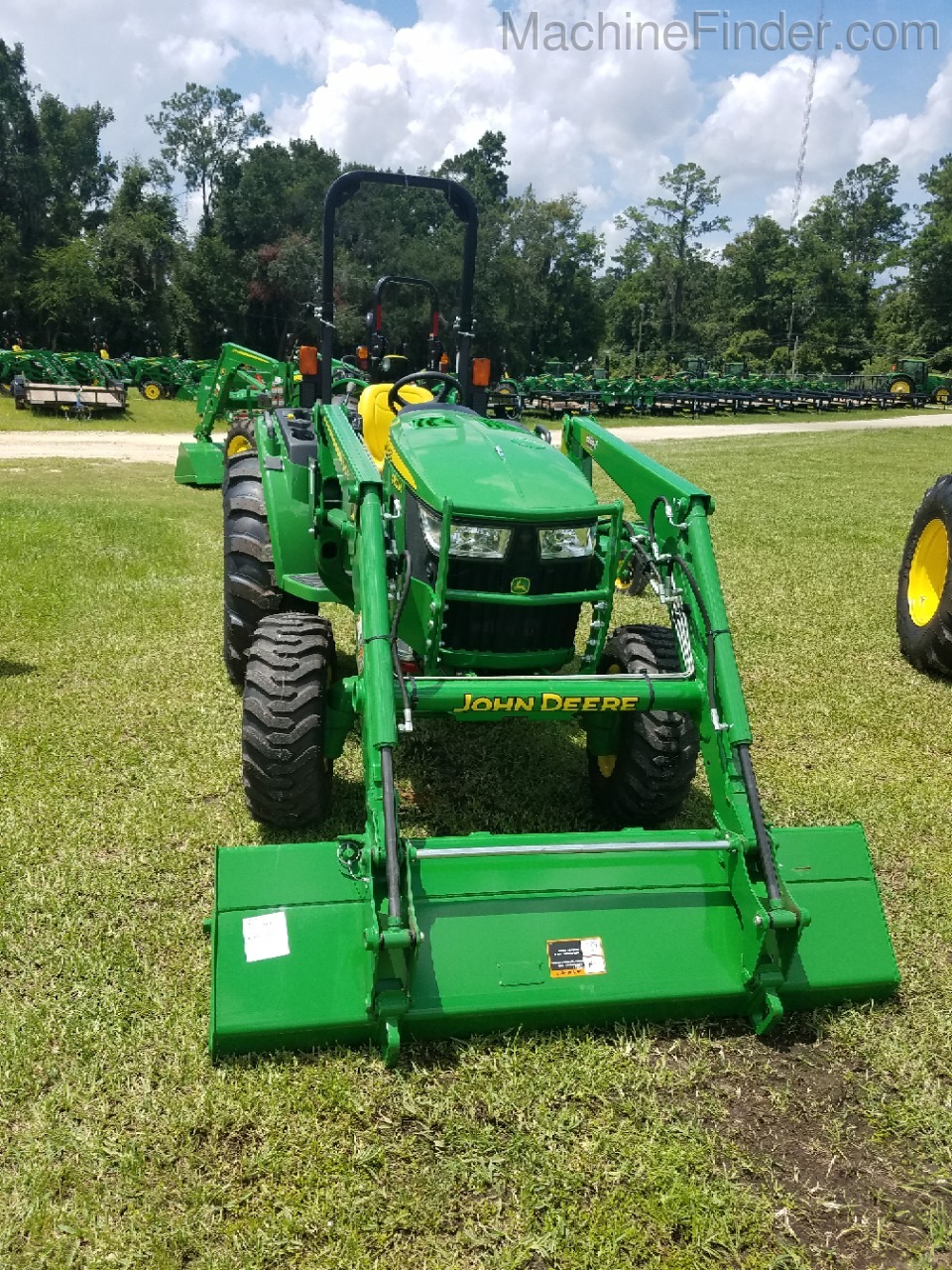 2020 John Deere 4052M Image 1