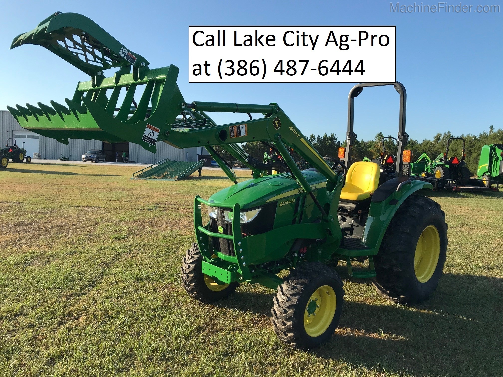 2020 John Deere 4044M Grapple Image 5
