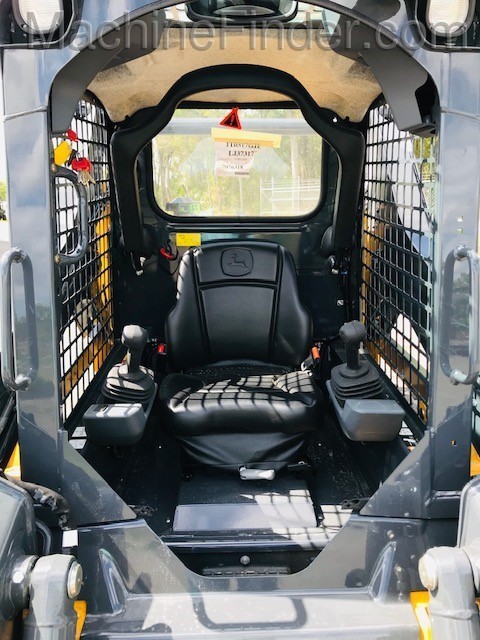 2020 John Deere 317G Image 5