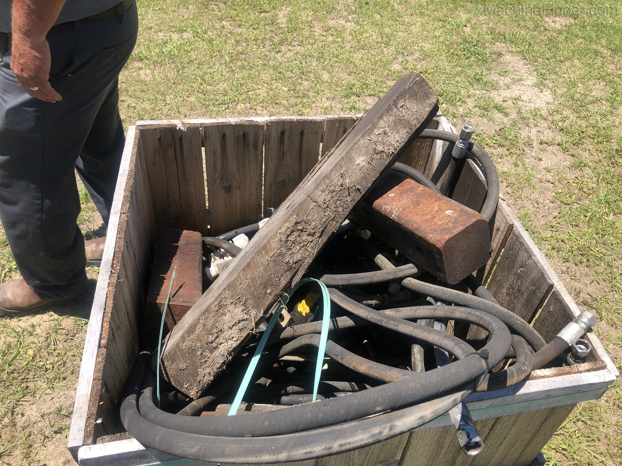 2010 Unverferth 12 ROW LIFT ASSIST Image 2