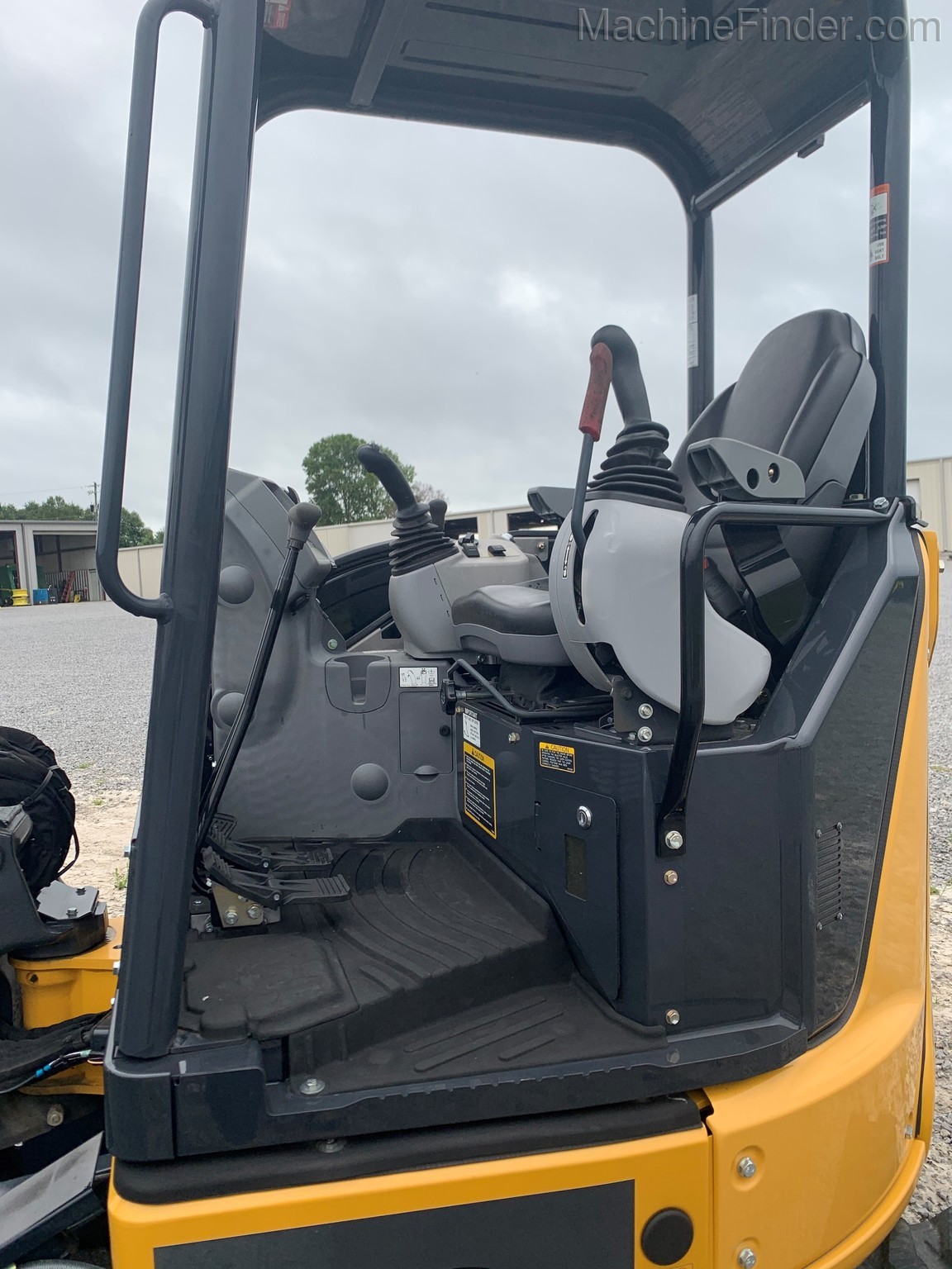 2018 John Deere 30G Image 4