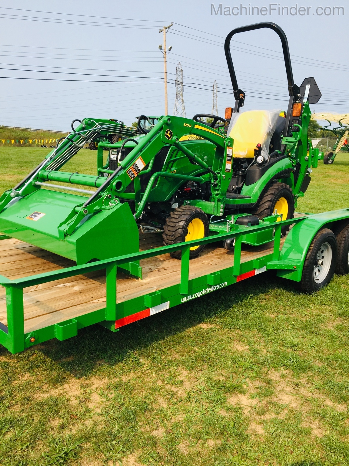 2020 John Deere 1025R Image 3