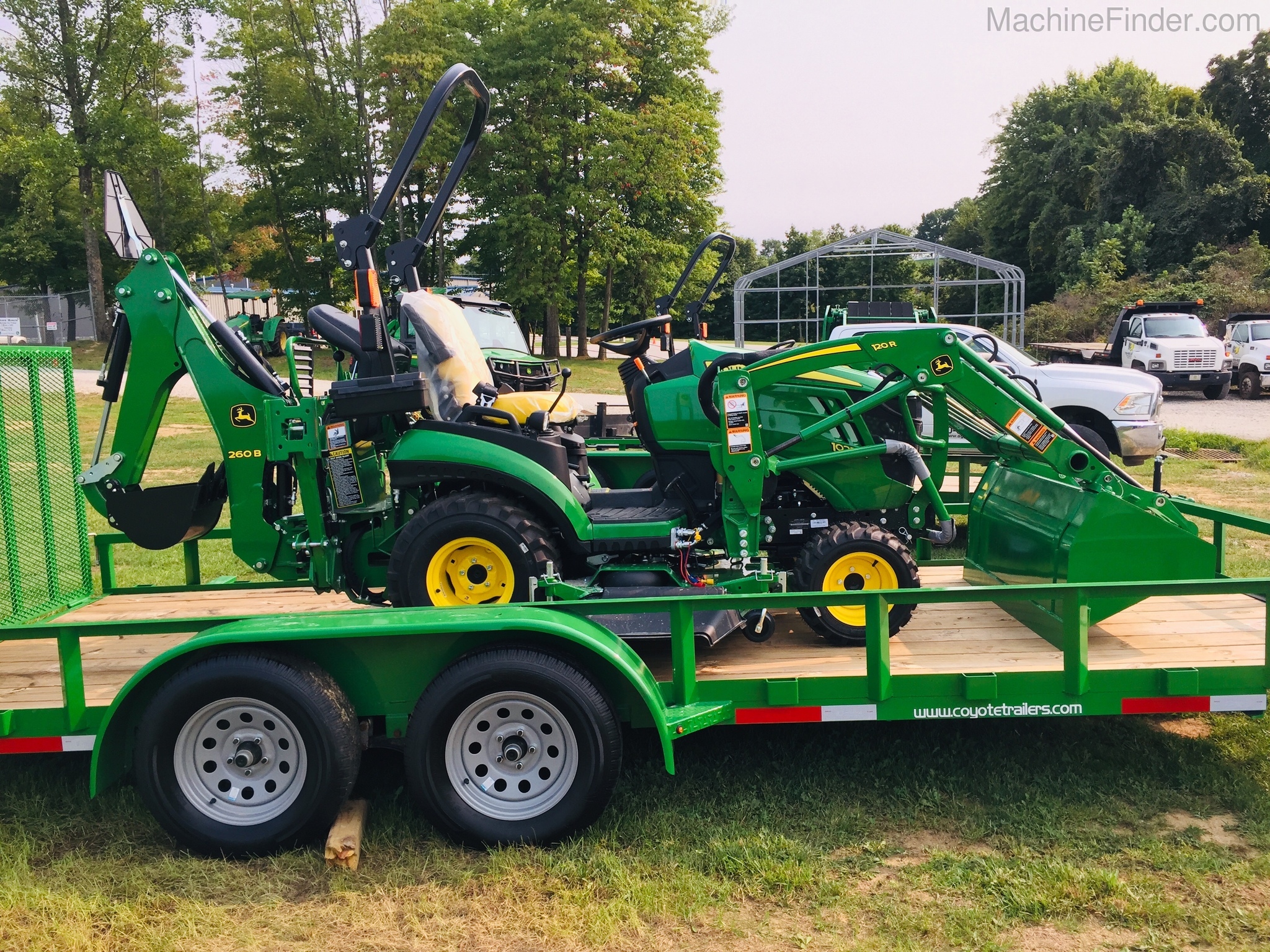 2020 John Deere 1025R Image 4
