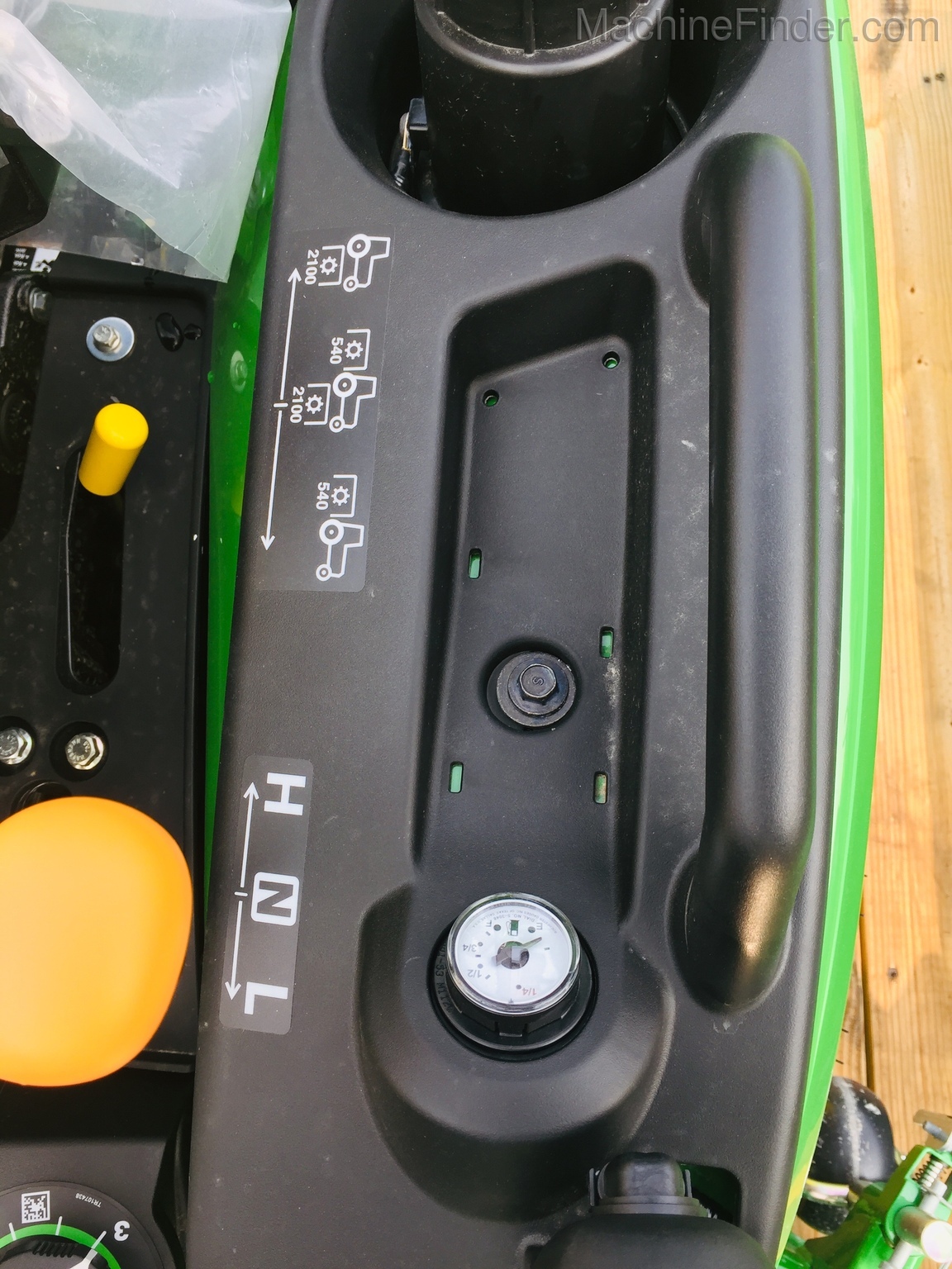 2020 John Deere 1025R Image 10