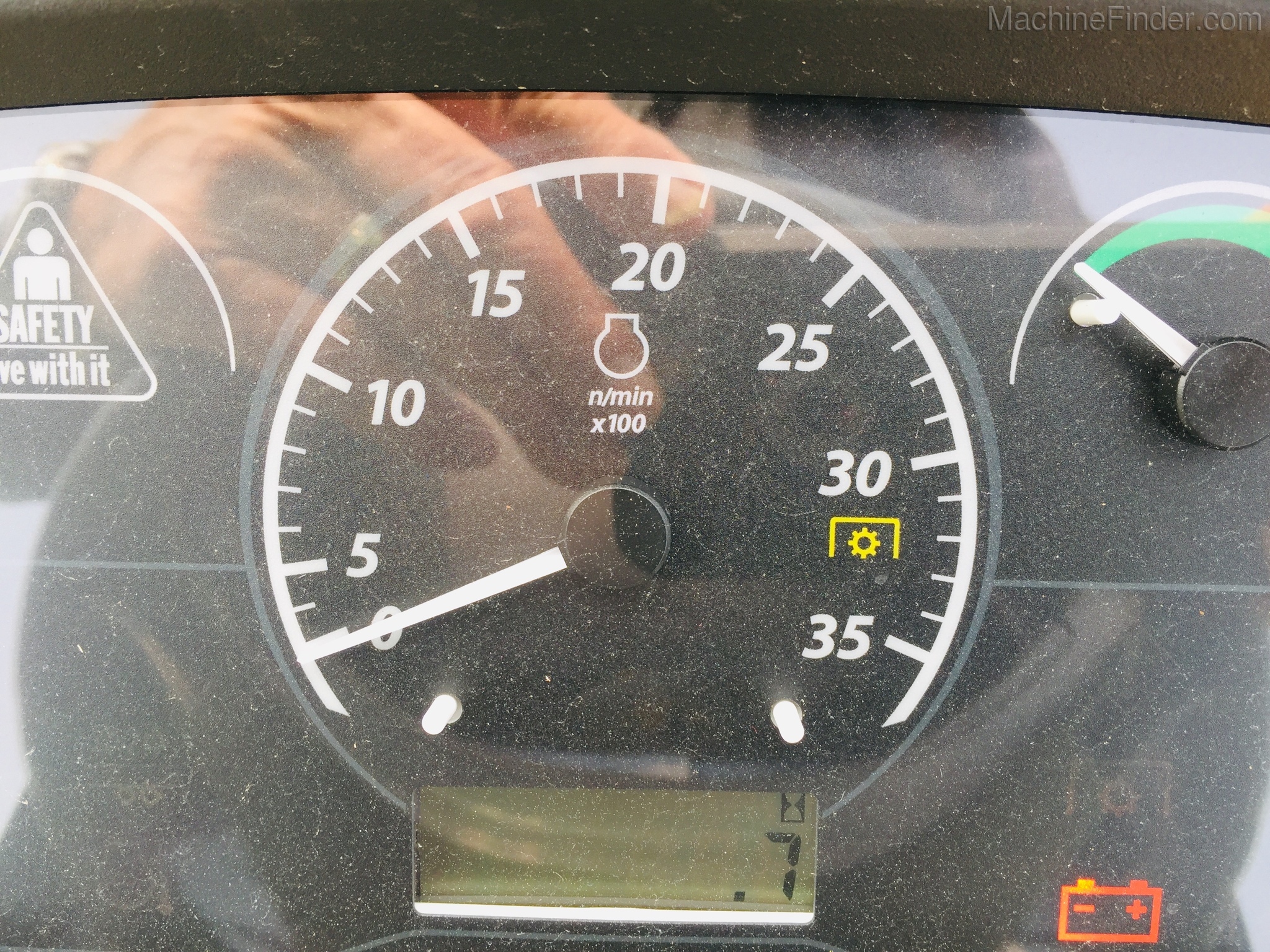 2020 John Deere 1025R Image 8